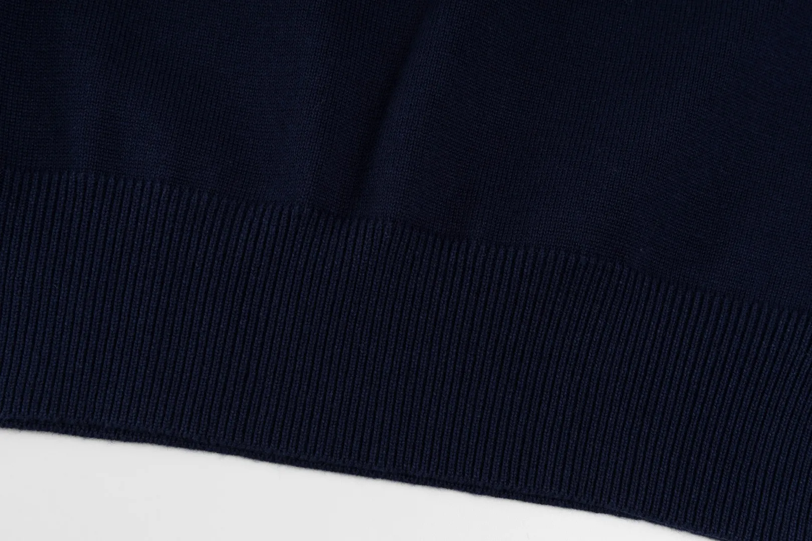 P206 #R80 Ralph Lauren Knitted Pony Embroidered Round Neck Pullover Sweater Official Website Synchronized Same Style for Men and Women Sizes: S-XL Color: White Blue Khaki Army Green Dark Gray Gray Navy Red Label Navy Blue White Label Black White Label Black Red Label Classic Cotton Yarn 100% White Cotton High Quality Goods Classic styles have always been popular! The workmanship details are very good! The simple round neck pullover sweater is always the standard, with classic brand embroidery on the chest! All major stars have the same style! Best for couples. High quality goods! Xinjiang cotton micro-elastic and smooth fabric has excellent quality. Pure cotton is soft and skin-friendly. Size: S M L
